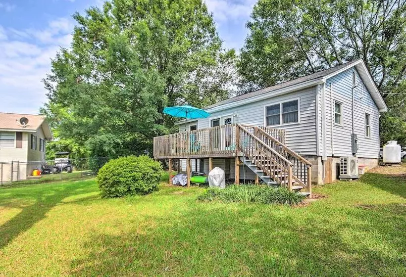 Adorable Lakefront Cottage W/ Dock & Grill!