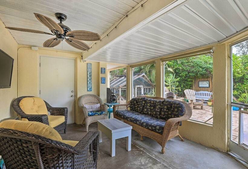 Bradenton Home W/ Beautiful Yard: 4 Mi To Downtown