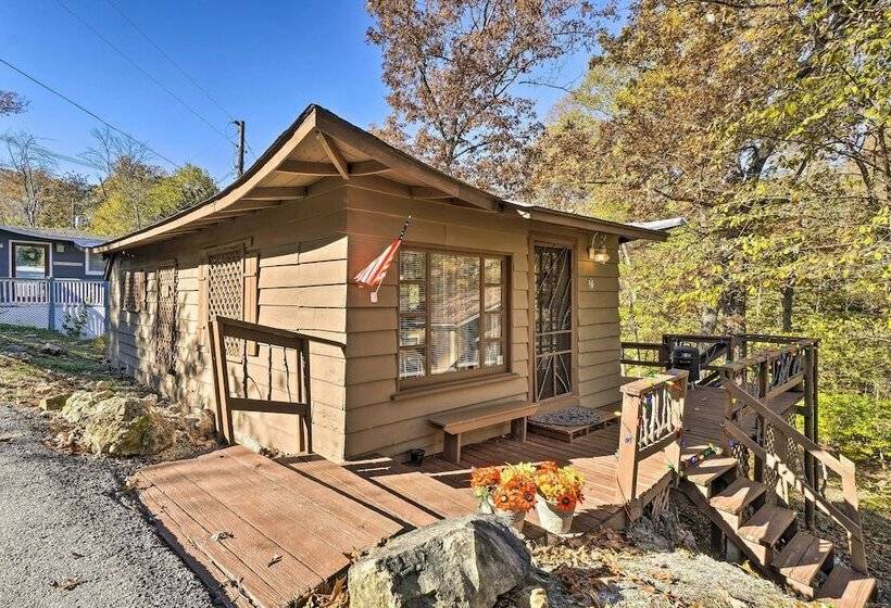 Branson Area Couple S Cabin W/ Spacious Deck!