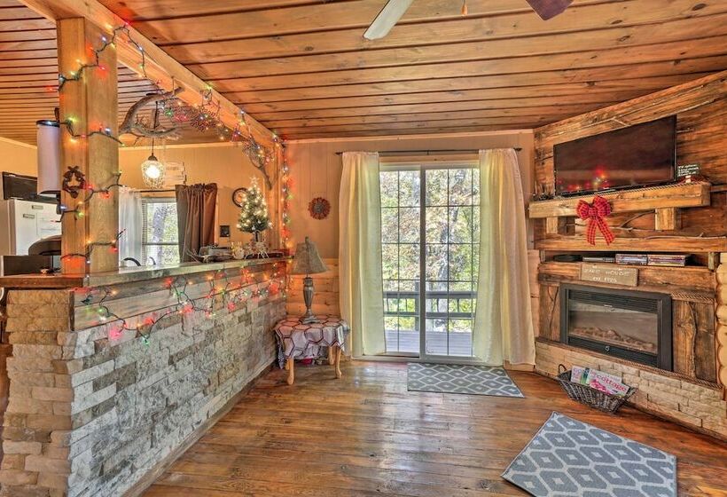 Branson Area Couple S Cabin W/ Spacious Deck!