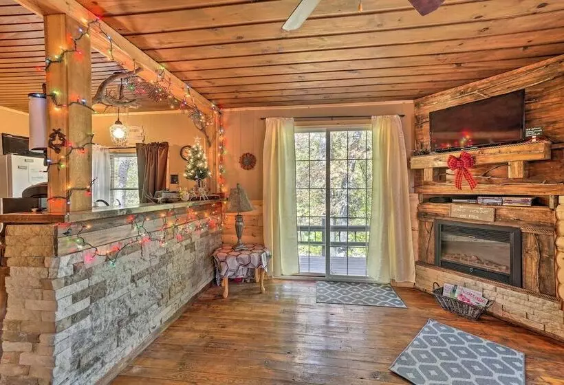 Branson Area Couple S Cabin W/ Spacious Deck!