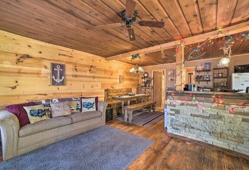 Branson Area Couple S Cabin W/ Spacious Deck!