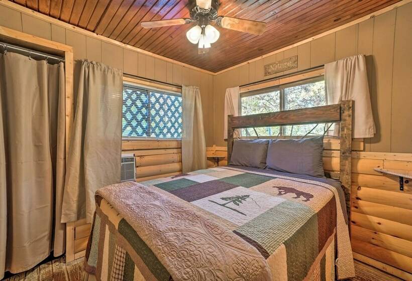 Branson Area Couple S Cabin W/ Spacious Deck!