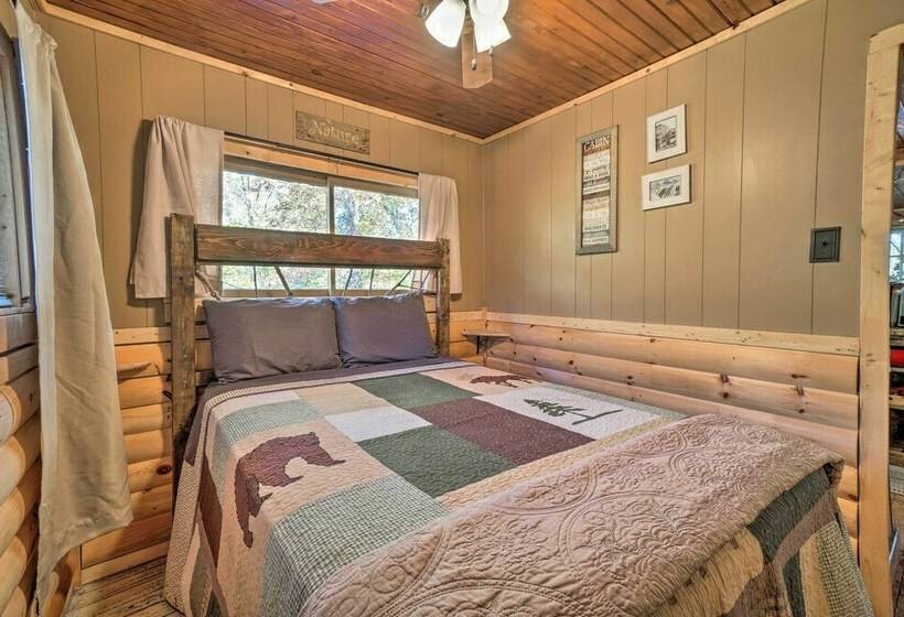 Branson Area Couple S Cabin W/ Spacious Deck!