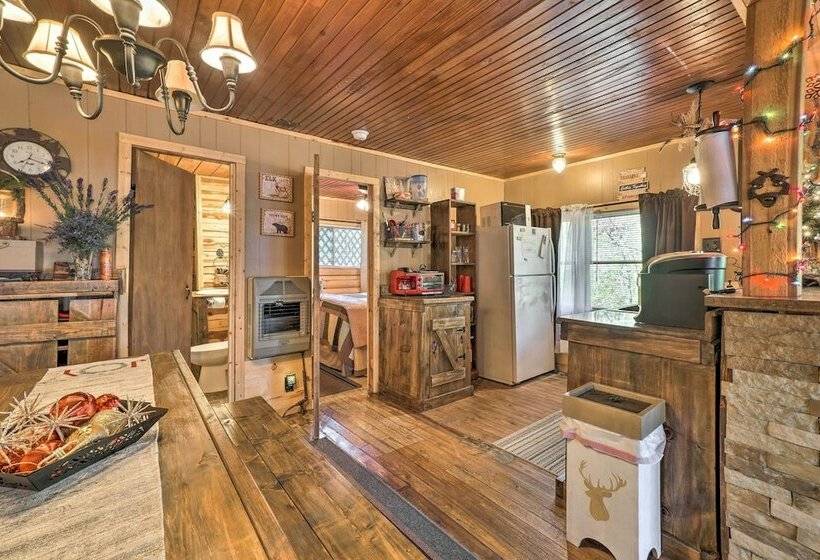 Branson Area Couple S Cabin W/ Spacious Deck!
