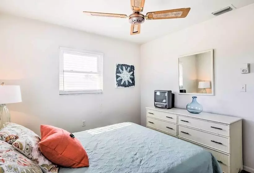 Breezy Marco Island Home W/ Pool   Walk To Beach!