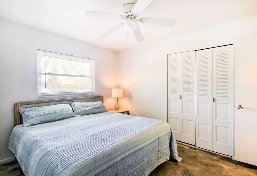 Breezy Marco Island Home W/ Pool   Walk To Beach!