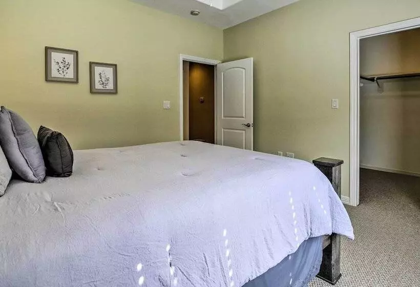 Bright Laguna Vista Home W/ Community Pool!