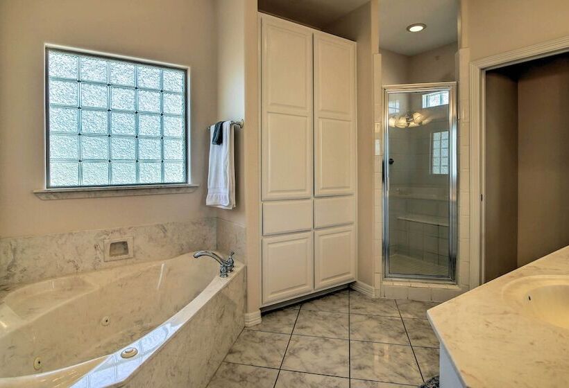 Bright Laguna Vista Home W/ Community Pool!