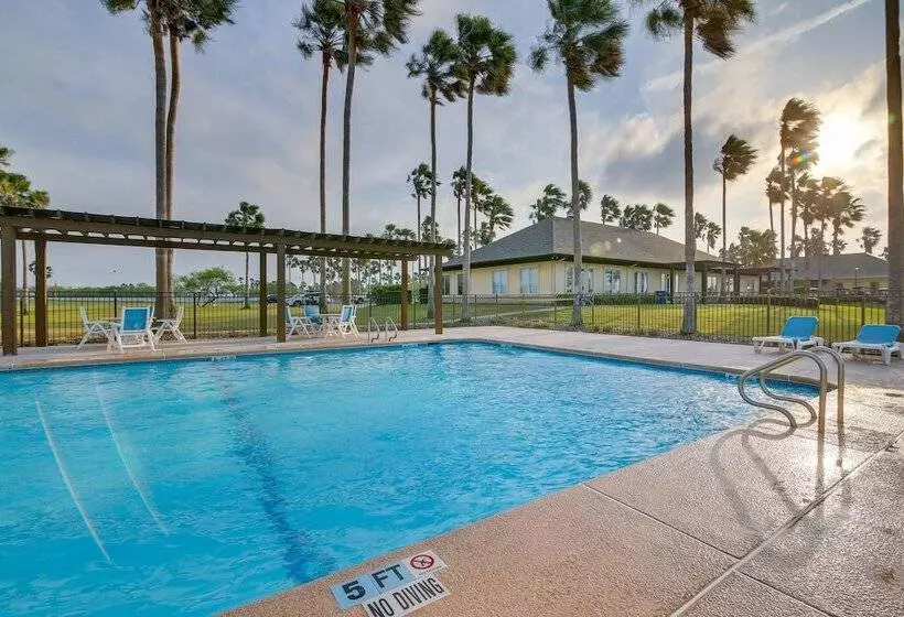 Bright Laguna Vista Home W/ Community Pool!