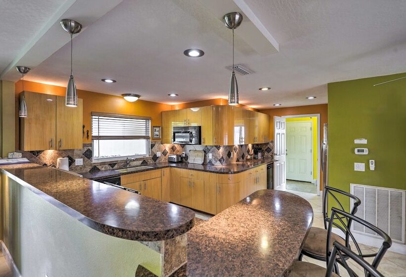 Canal Front Merritt Island Home W/ Deck + Grill!