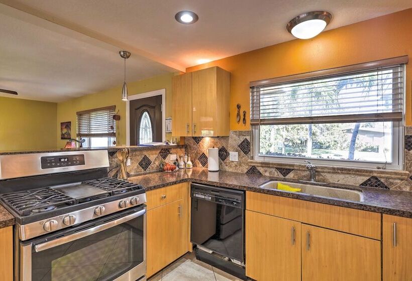 Canal Front Merritt Island Home W/ Deck + Grill!