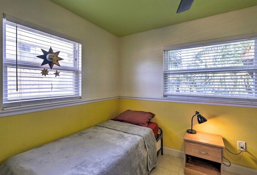 Canal Front Merritt Island Home W/ Deck + Grill!