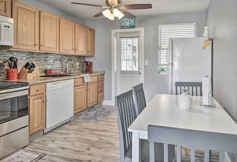 Ormond Beach Home W/ Screened Porch, Walk To Shore