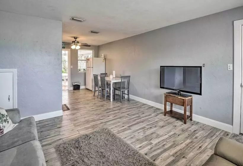 Ormond Beach Home W/ Screened Porch, Walk To Shore