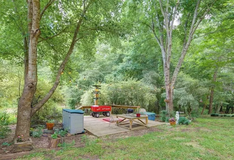 Charming Rusk Guest Cabin W/ Shared Yard