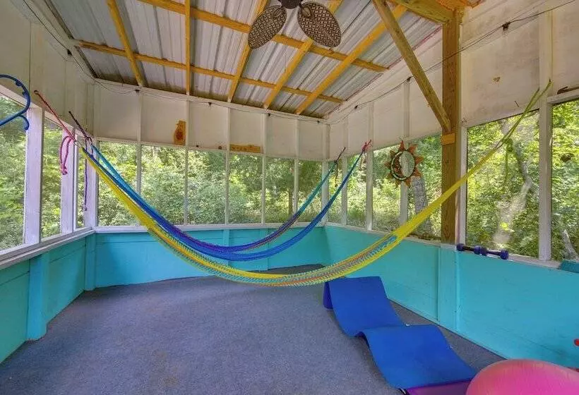 Charming Rusk Guest Cabin W/ Shared Yard