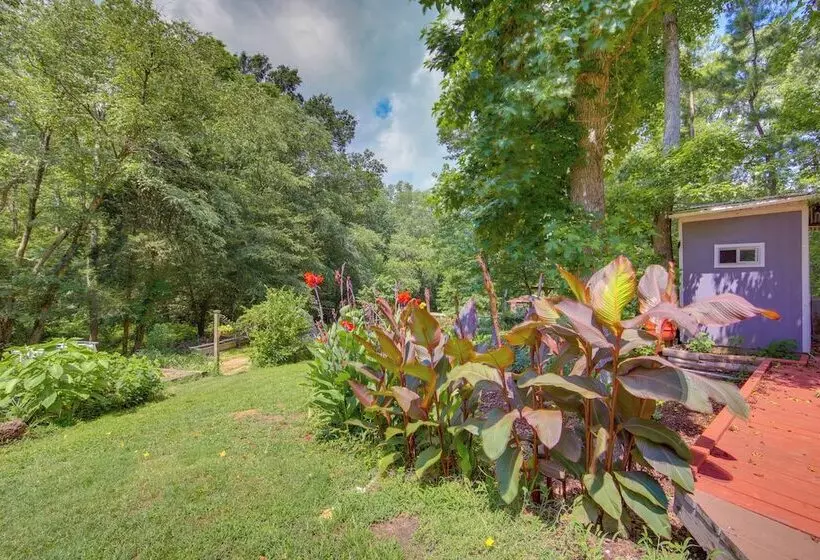 Charming Rusk Guest Cabin W/ Shared Yard
