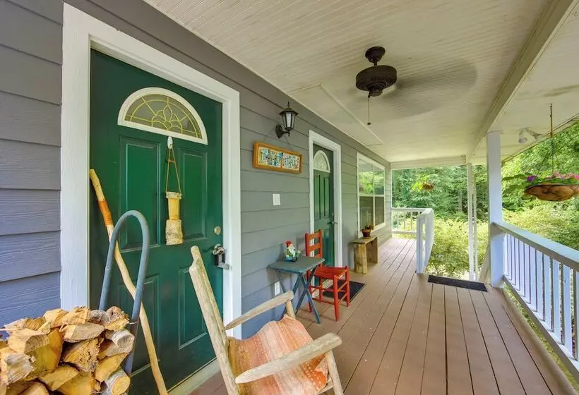 Charming Rusk Guest Cabin W/ Shared Yard