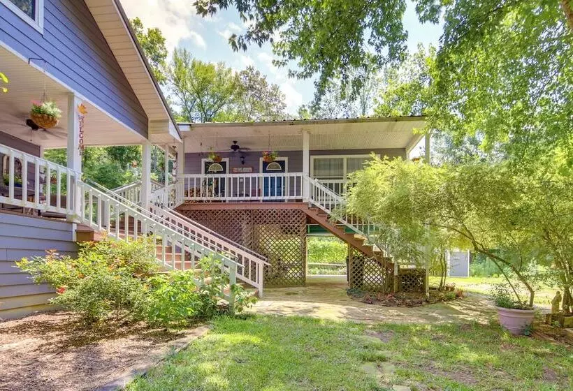 Charming Rusk Guest Cabin W/ Shared Yard