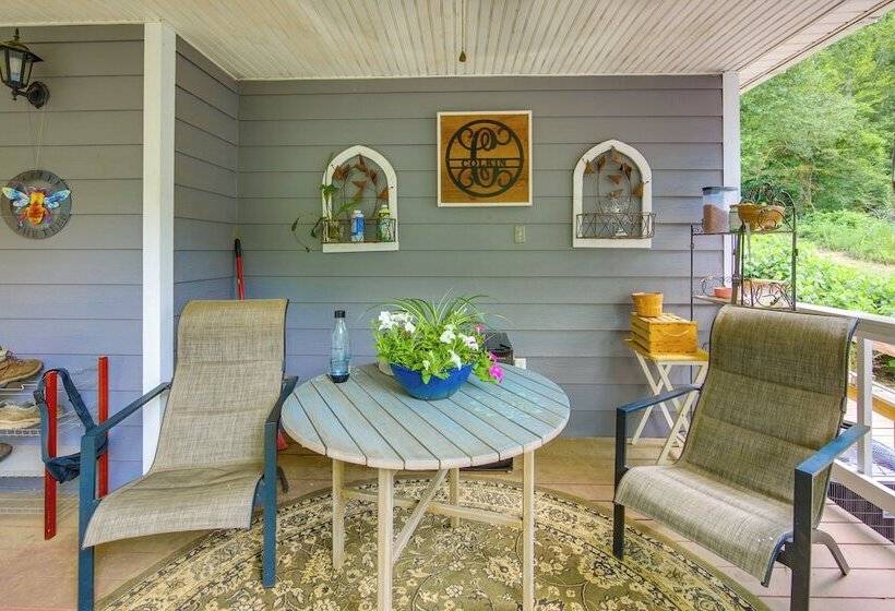 Charming Rusk Guest Cabin W/ Shared Yard
