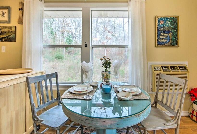 Charming Rusk Guest Cabin W/ Shared Yard