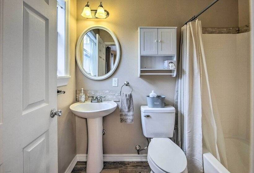 Charming Rusk Guest Cabin W/ Shared Yard