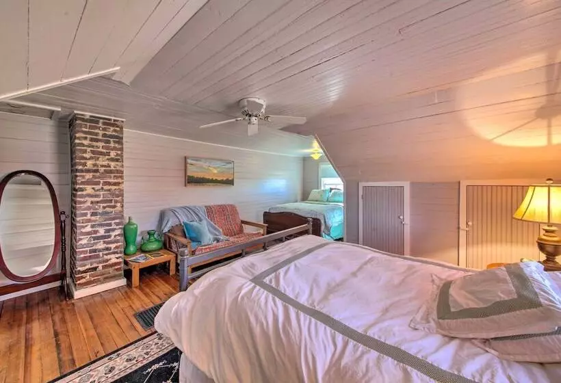 Cozy Augusta Home W/ Porch: Walk To Katy Trail!