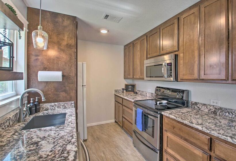 Cozy Hideaway Near Lake Ouachita & Hot Springs!