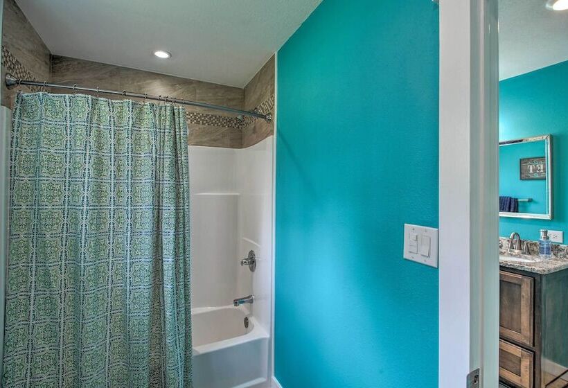 Cozy Hideaway Near Lake Ouachita & Hot Springs!