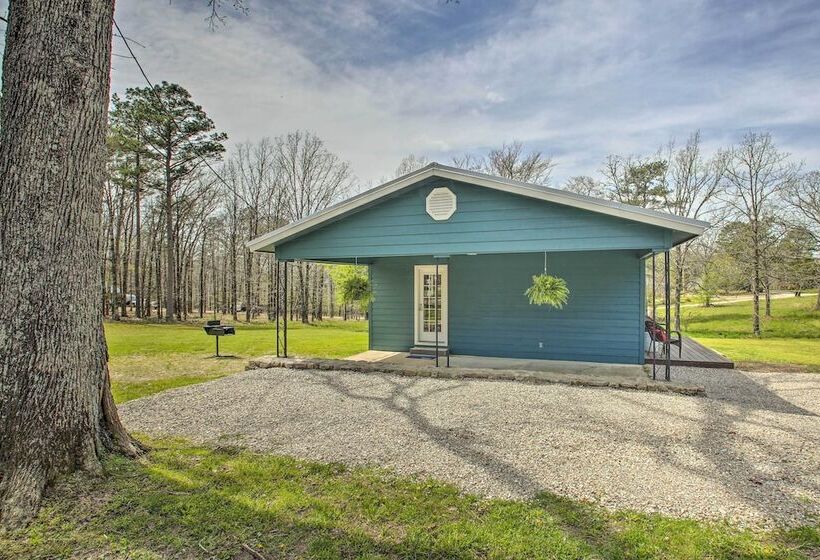 Cozy Hideaway Near Lake Ouachita & Hot Springs!