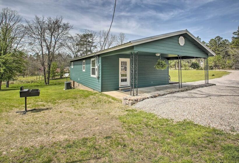 Cozy Hideaway Near Lake Ouachita & Hot Springs!