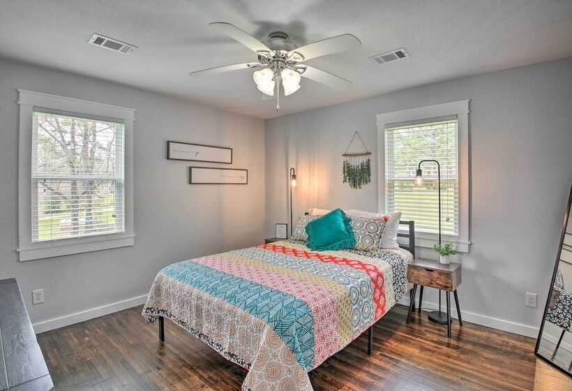 Cozy Hideaway Near Lake Ouachita & Hot Springs!