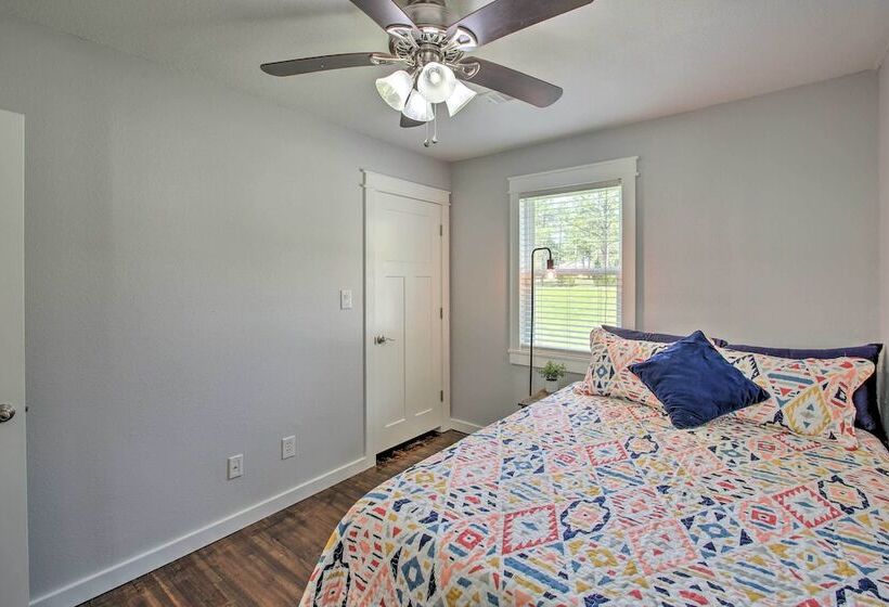 Cozy Hideaway Near Lake Ouachita & Hot Springs!