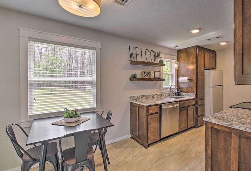 Cozy Hideaway Near Lake Ouachita & Hot Springs!