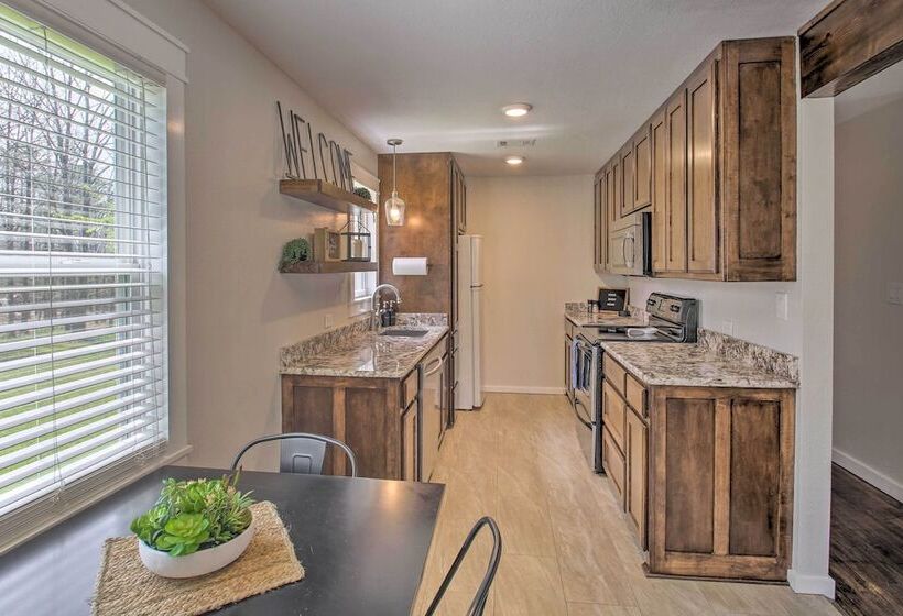 Cozy Hideaway Near Lake Ouachita & Hot Springs!