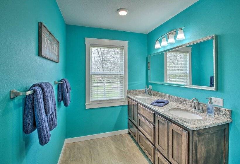 Cozy Hideaway Near Lake Ouachita & Hot Springs!