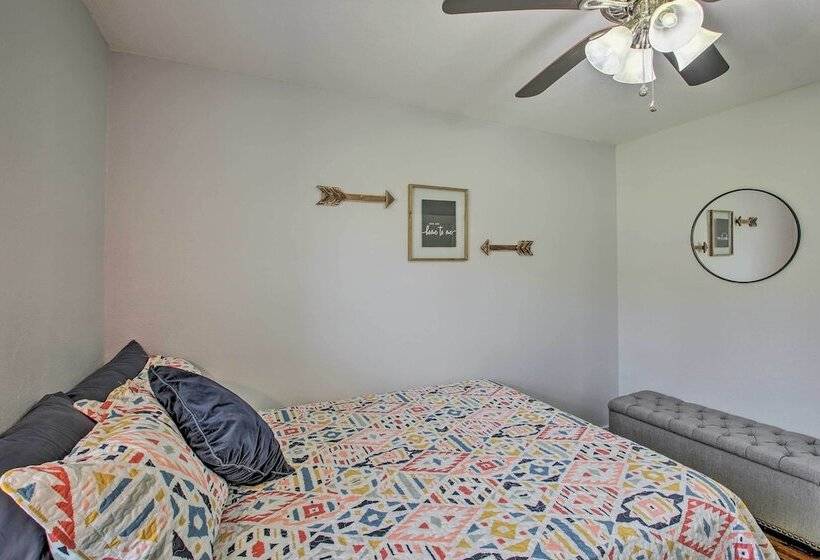 Cozy Hideaway Near Lake Ouachita & Hot Springs!