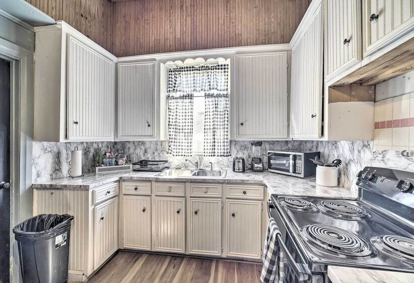 Cozy Livingston House W/ Fenced Yard + Patio!