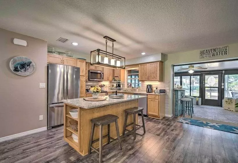 Crystal Water Escape W/ Private Outdoor Oasis