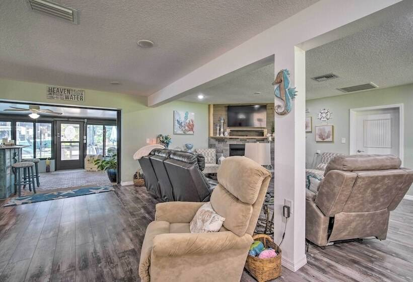 Crystal Water Escape W/ Private Outdoor Oasis