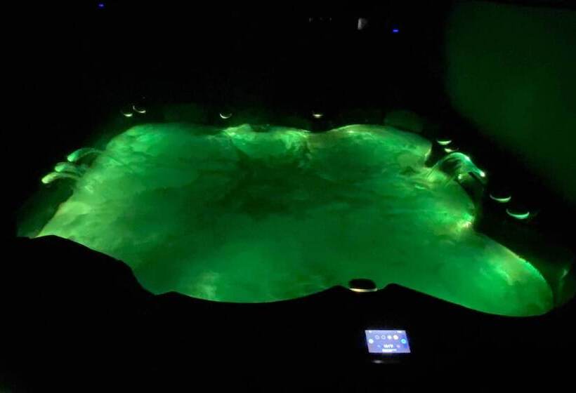 Crystal Water Escape W/ Private Outdoor Oasis