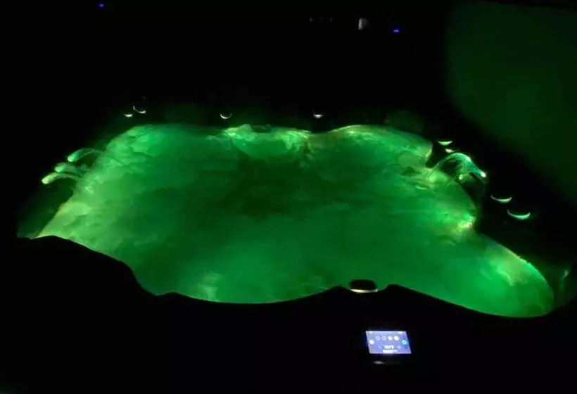 Crystal Water Escape W/ Private Outdoor Oasis