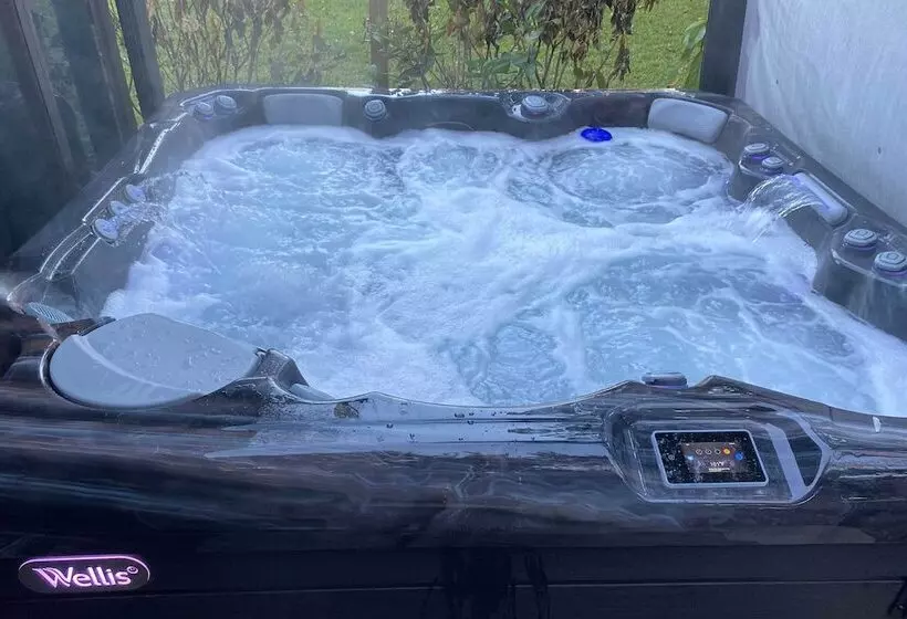 Crystal Water Escape W/ Private Outdoor Oasis