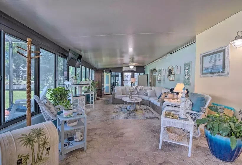 Crystal Water Escape W/ Private Outdoor Oasis