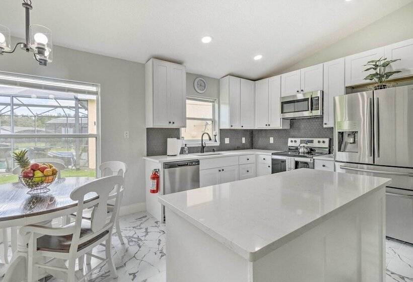 Davenport Home W/ Lanai & Pool: 10 Mi To Disney!