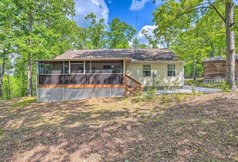 Forested Tamassee Escape W/ Screened Porch!