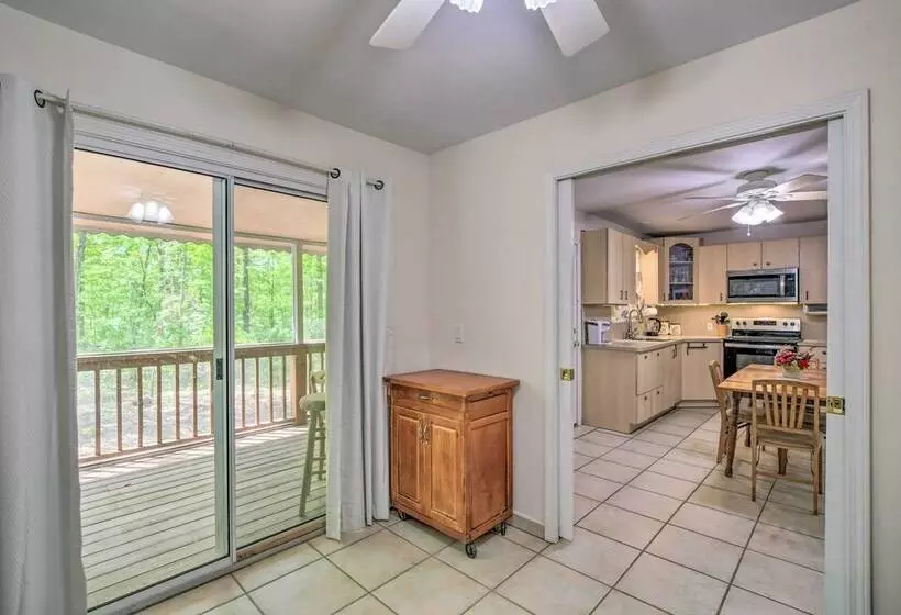 Forested Tamassee Escape W/ Screened Porch!