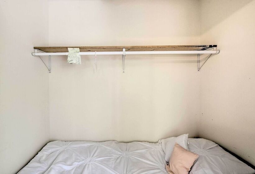 Forested Tamassee Escape W/ Screened Porch!