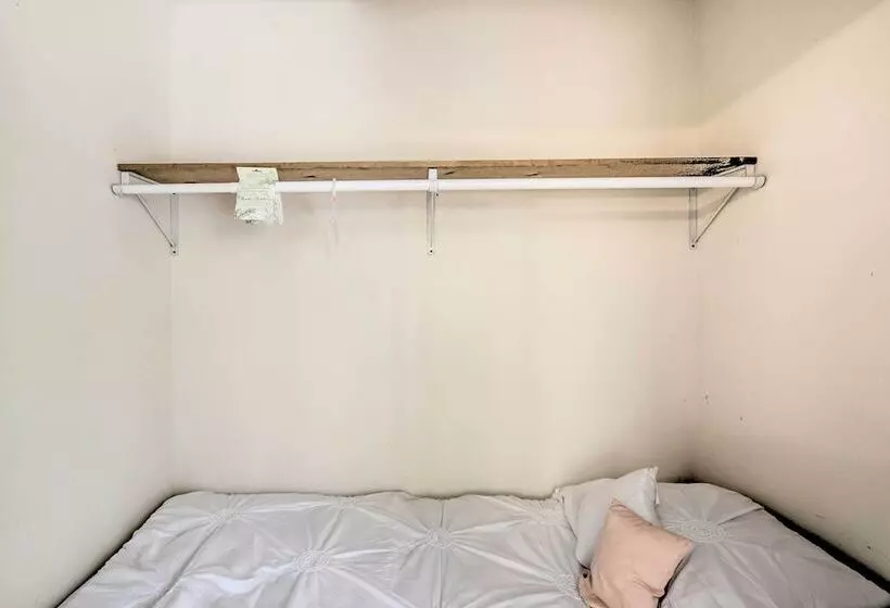 Forested Tamassee Escape W/ Screened Porch!